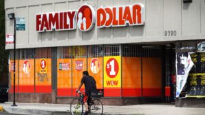 Dollar tree family dollar stores closing